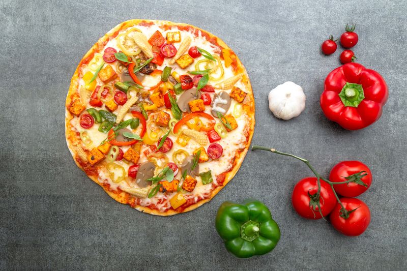 Deluxe full-service pizza luce catering package